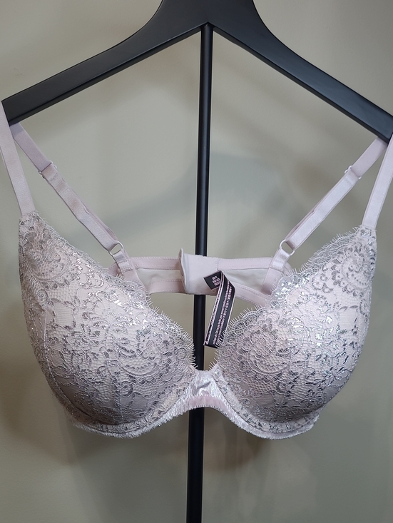 Victoria's Secret Other - Victorias Secret Light Pink & Silver Lace Very Sexy Lightly Lined Plunge Bra 38D